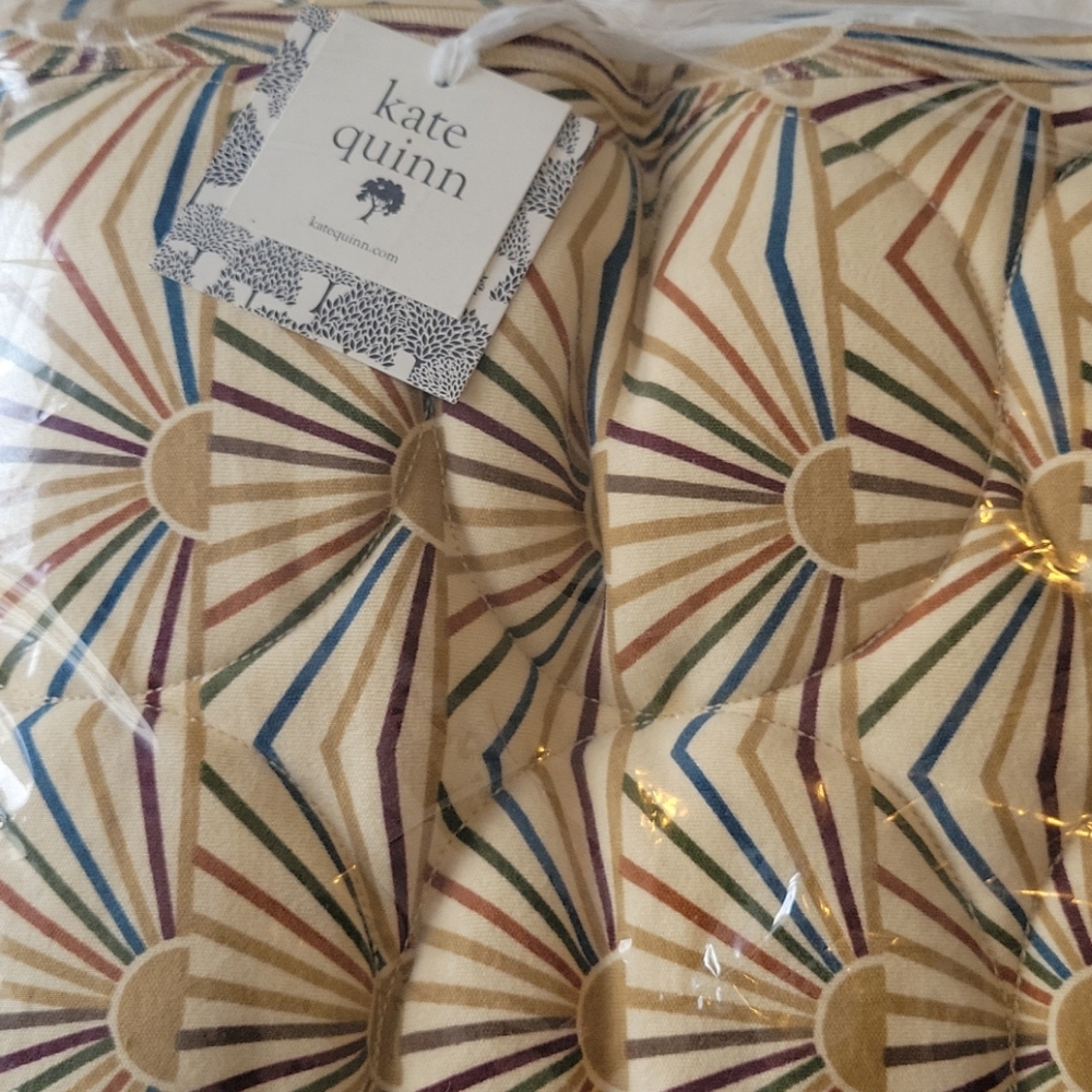 Kate Quinn Circle Quilt, 70s Suns, organic cotton